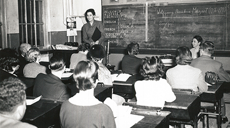 Black and white photo of Thomas More Institute Classroom